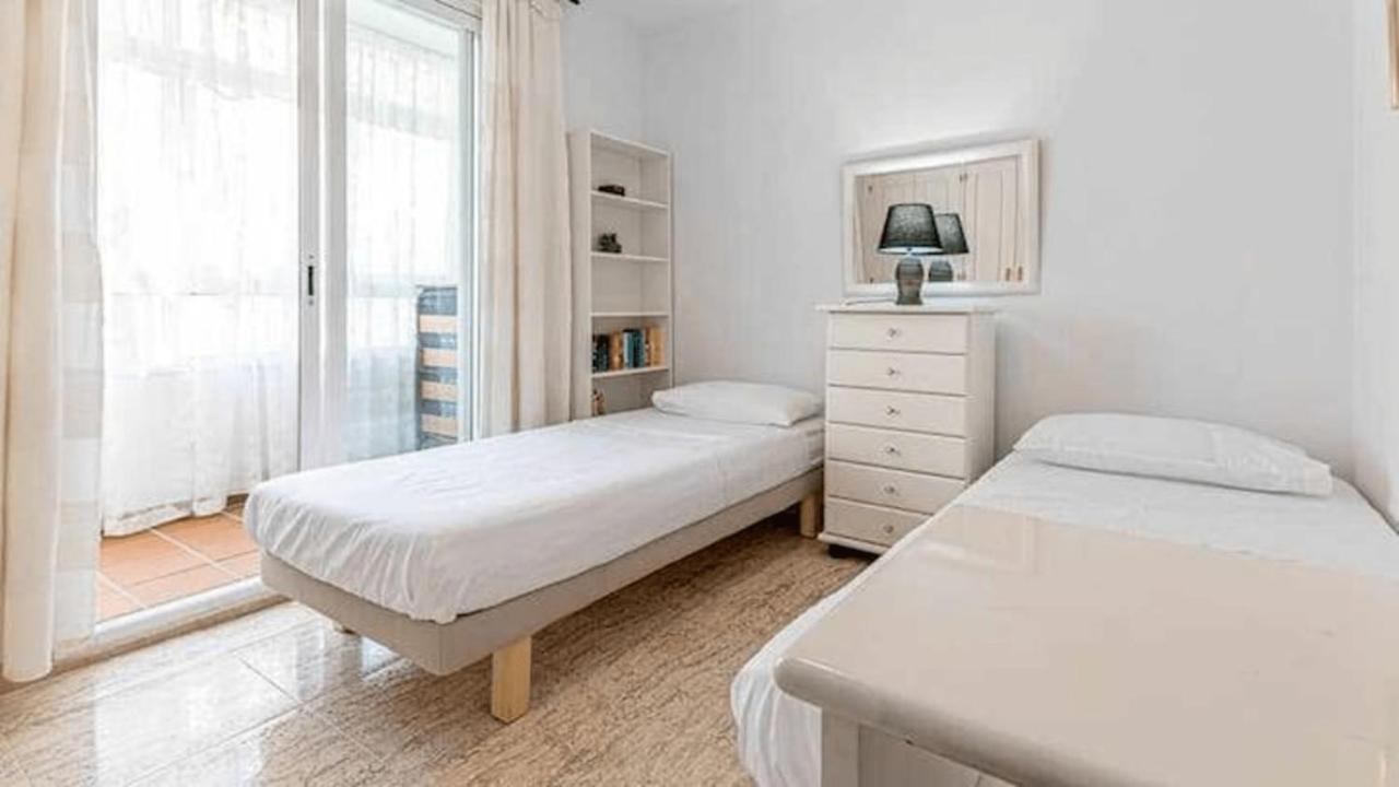 בנאלמדנה 797 Holiday Rentals - Piso Para 4 Con Amplia Terraza Al Jardin Y Al Mar מראה חיצוני תמונה